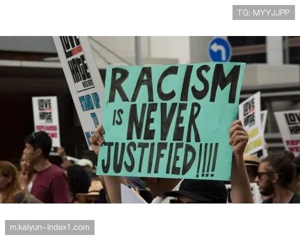 球员对峙时用手遮嘴将受讨论 防范潜在歧视辱骂行为